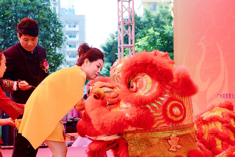 舞狮点睛